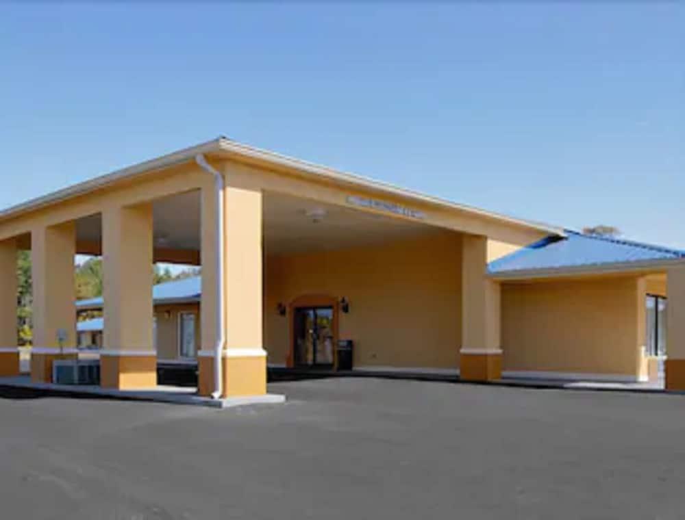 Days Inn By Wyndham ดิฟันนิแอ็ค สปริงส์ ภายนอก รูปภาพ